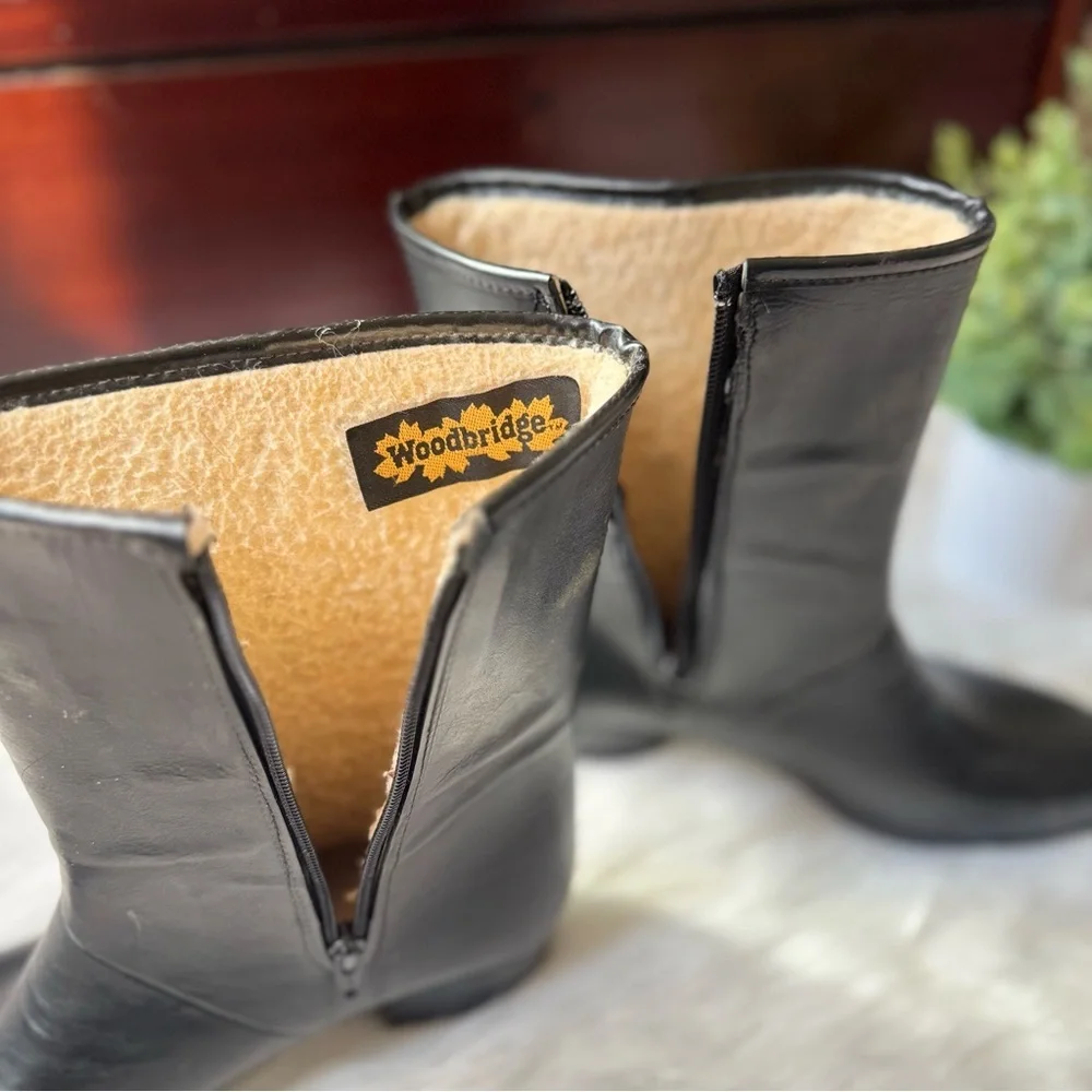 Woodbridge black outdoor